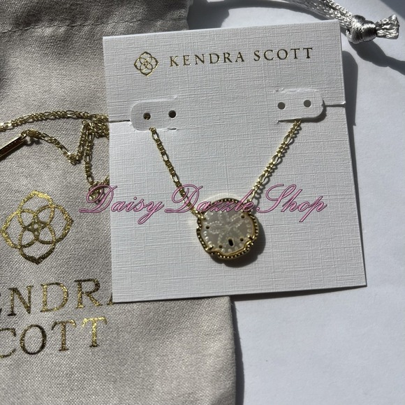 Kendra Scott Jewelry - ✨Kendra Scott Sand Dollar Gold Pendant Necklace In Natural Mother of Pearl New✨